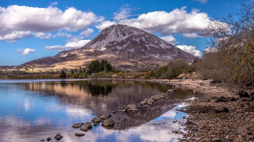 Апартаменти Dungloe Lakeside Lodging Екстер'єр фото