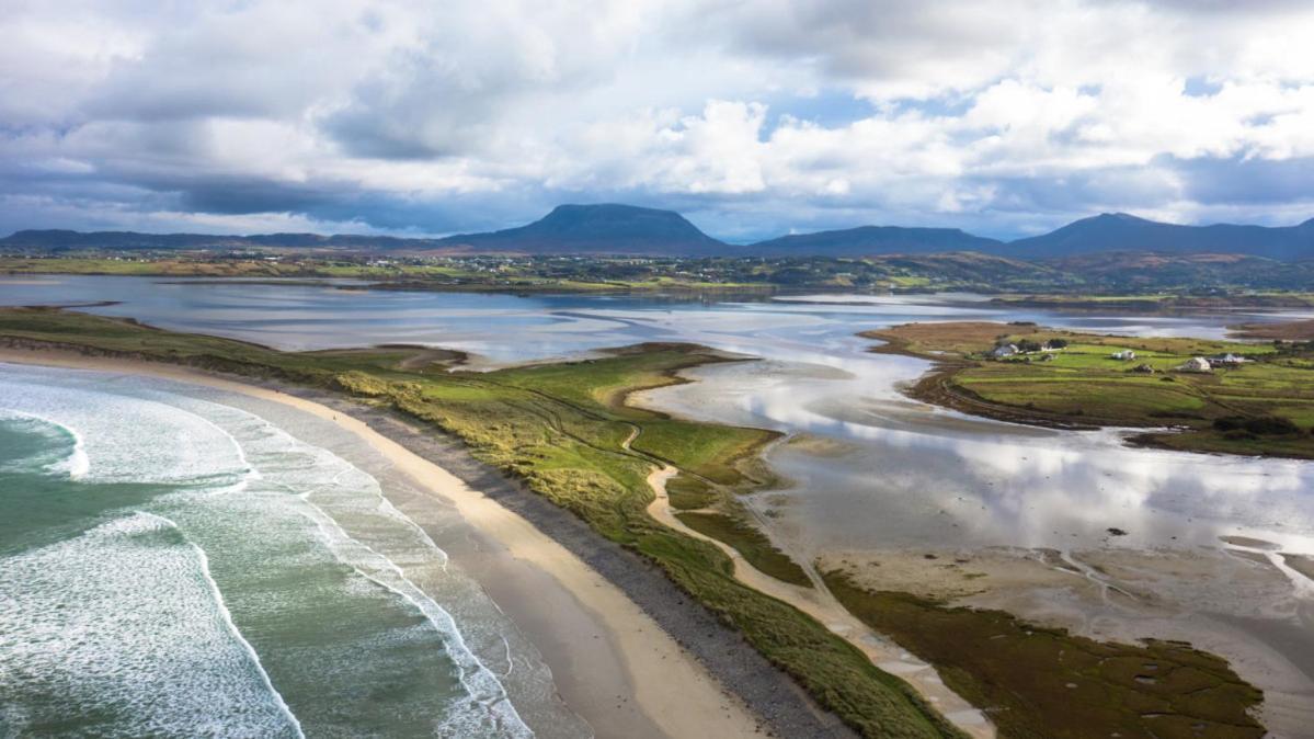 Апартаменти Dungloe Lakeside Lodging Екстер'єр фото